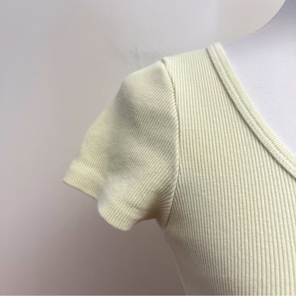 Brandy Melville Light Green Ribbed Button Up Cropped Short Sleeve Henley - Picture 3 of 8